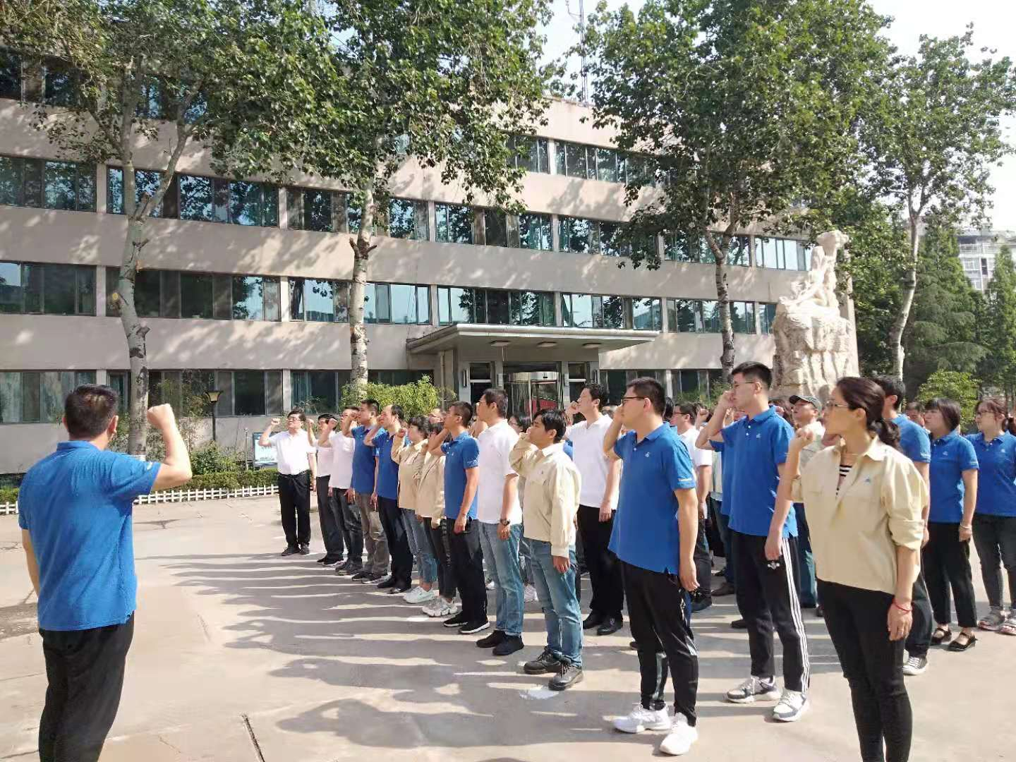 333体育集团组织开展“安全生产月”启动仪式