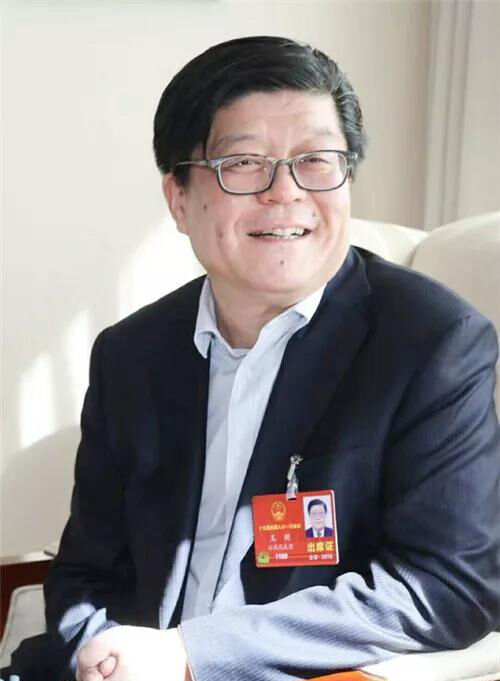 “职工热议两会 期待生活更好”—— 333体育集团 孙刚